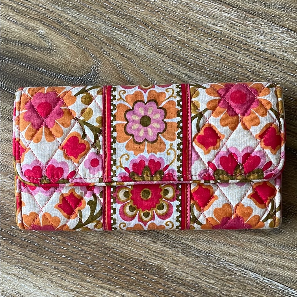 Vera Bradley Folkloric Pink Floral Paisley Trifold Wallet NWOT